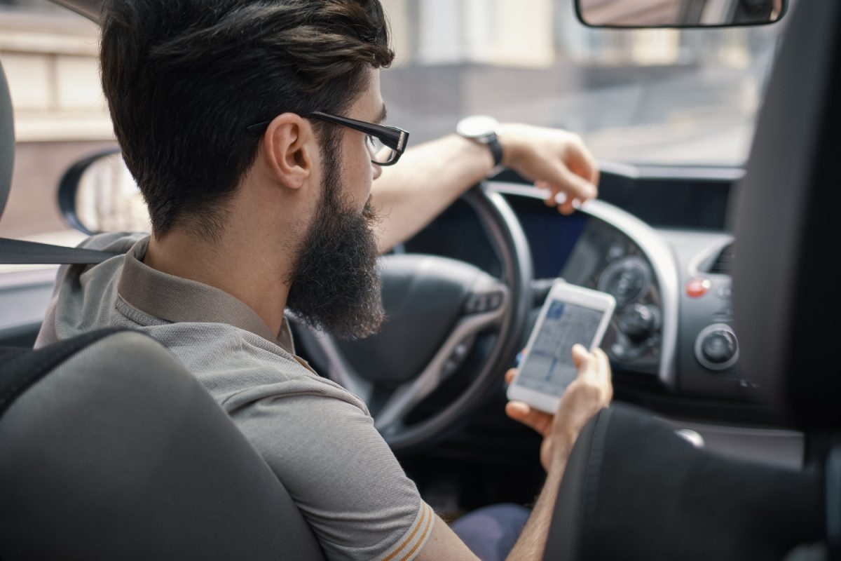 Novo sistema de monitoramento veicular detecta uso de celular ao volante