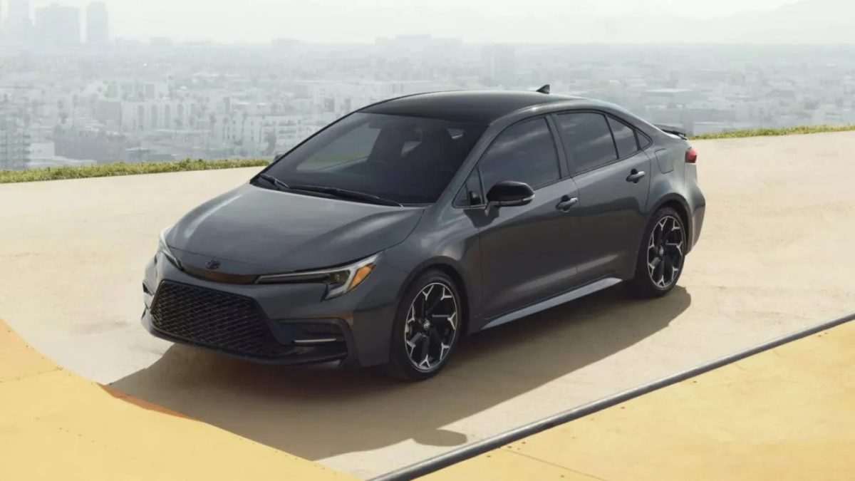 Carro de tiozão? Não mais! Conheça a versão esportiva do Toyota Corolla 2025 (você vai se apaixonar)