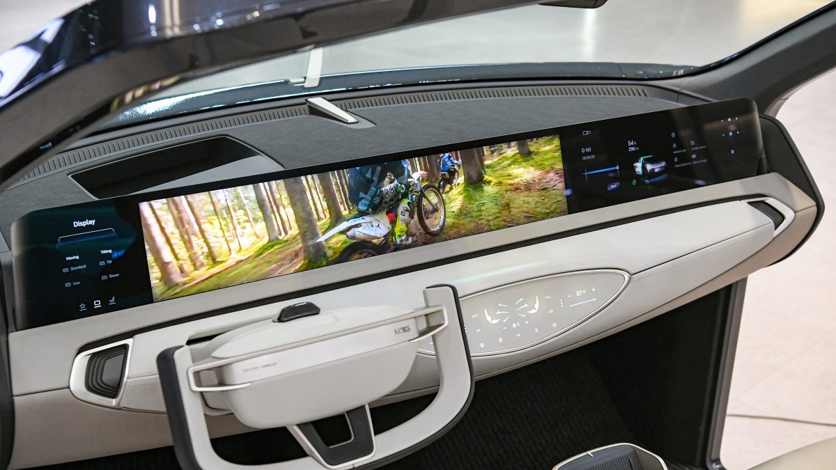 Hyundai Mobis apresenta nova tecnologia de telas panorâmicas móveis