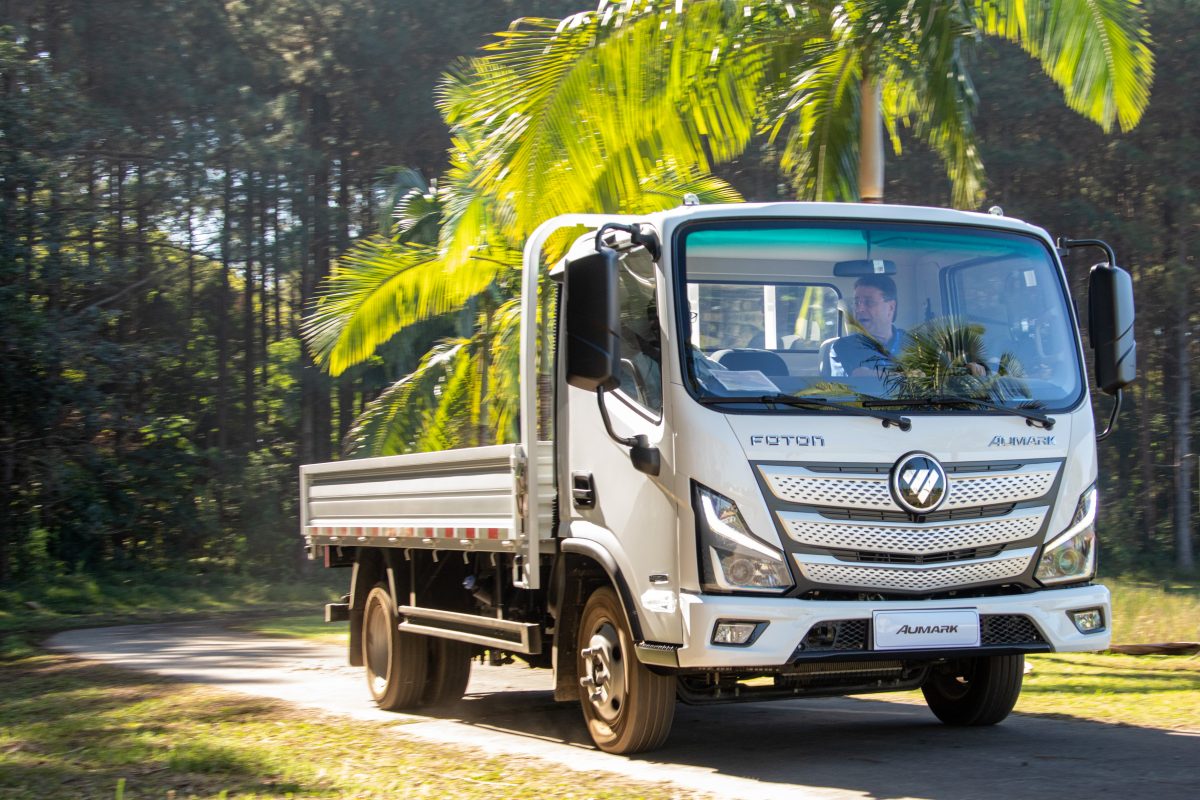 Novo caminhão semileve da Foton garante grande tecnologia e revisões gratuitas