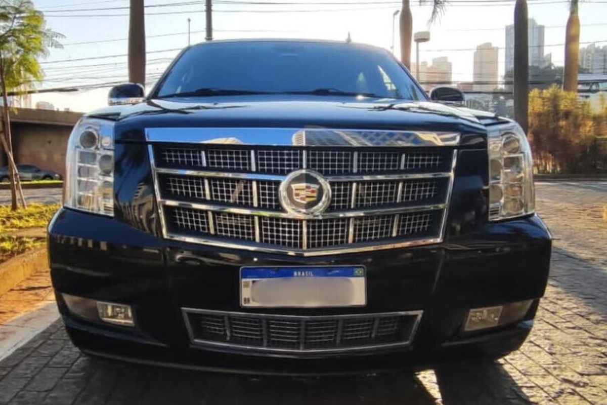 Leilão tem Cadillac Escalade Platinum com mais de 60% de desconto