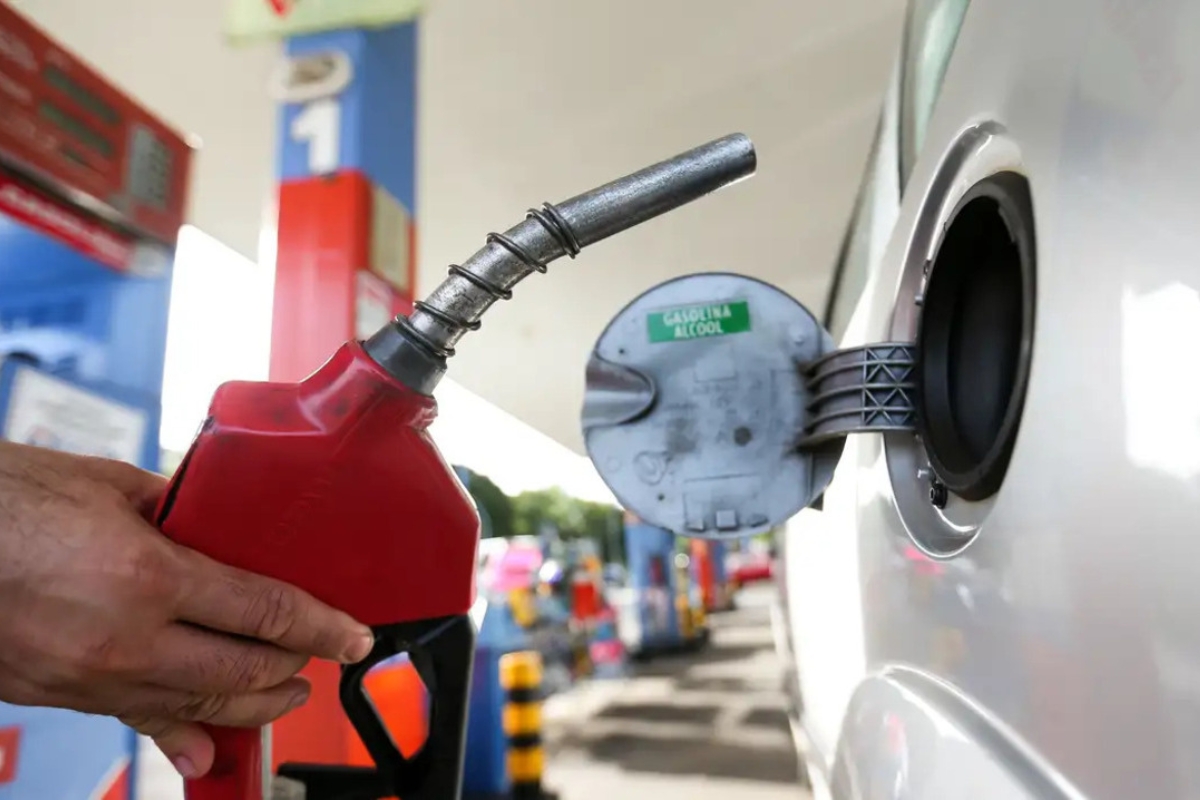 Prepare o bolso! Gasolina chega a R$6,79 e consumidores correm para achar preço mais baixo