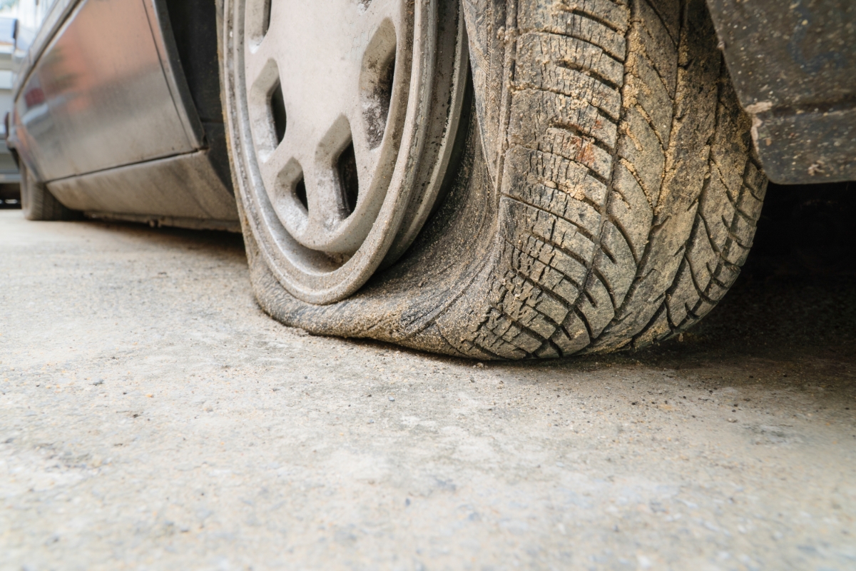 Dois adolescentes morrem após pneu de carro estourar: como evitar essa fatalidade?