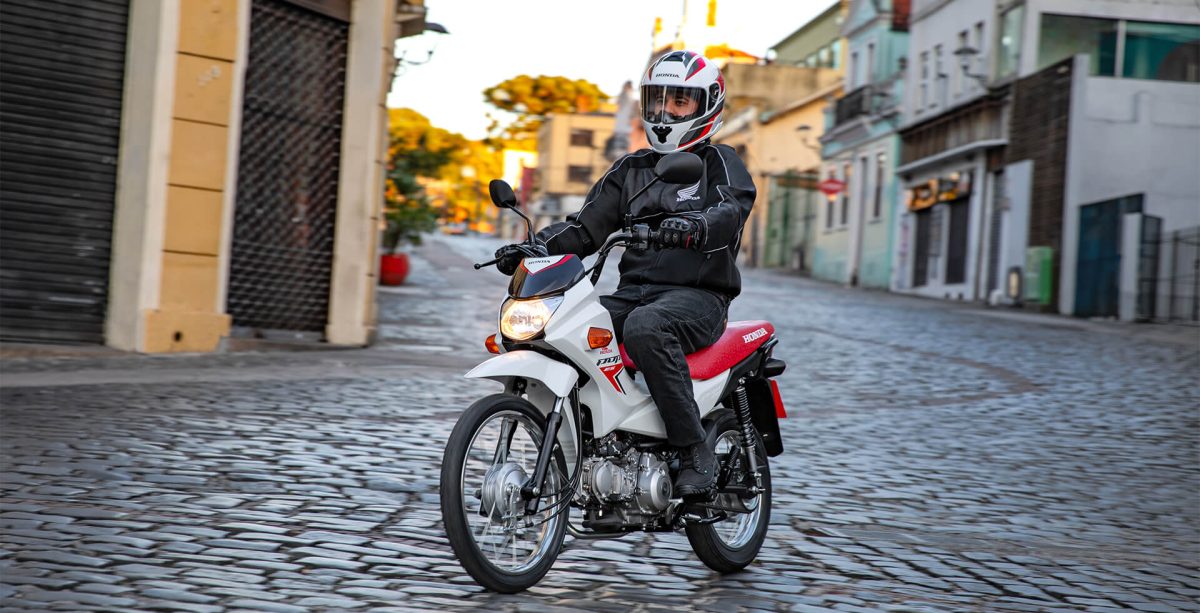 Honda Pop 110i abre a lista das motos baratinhas para economizar na hora de abastecer - Foto: Divulgação