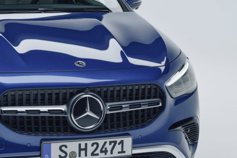 Mercedes Benz é uma marca de luxo que oferece carros de muita qualidade.