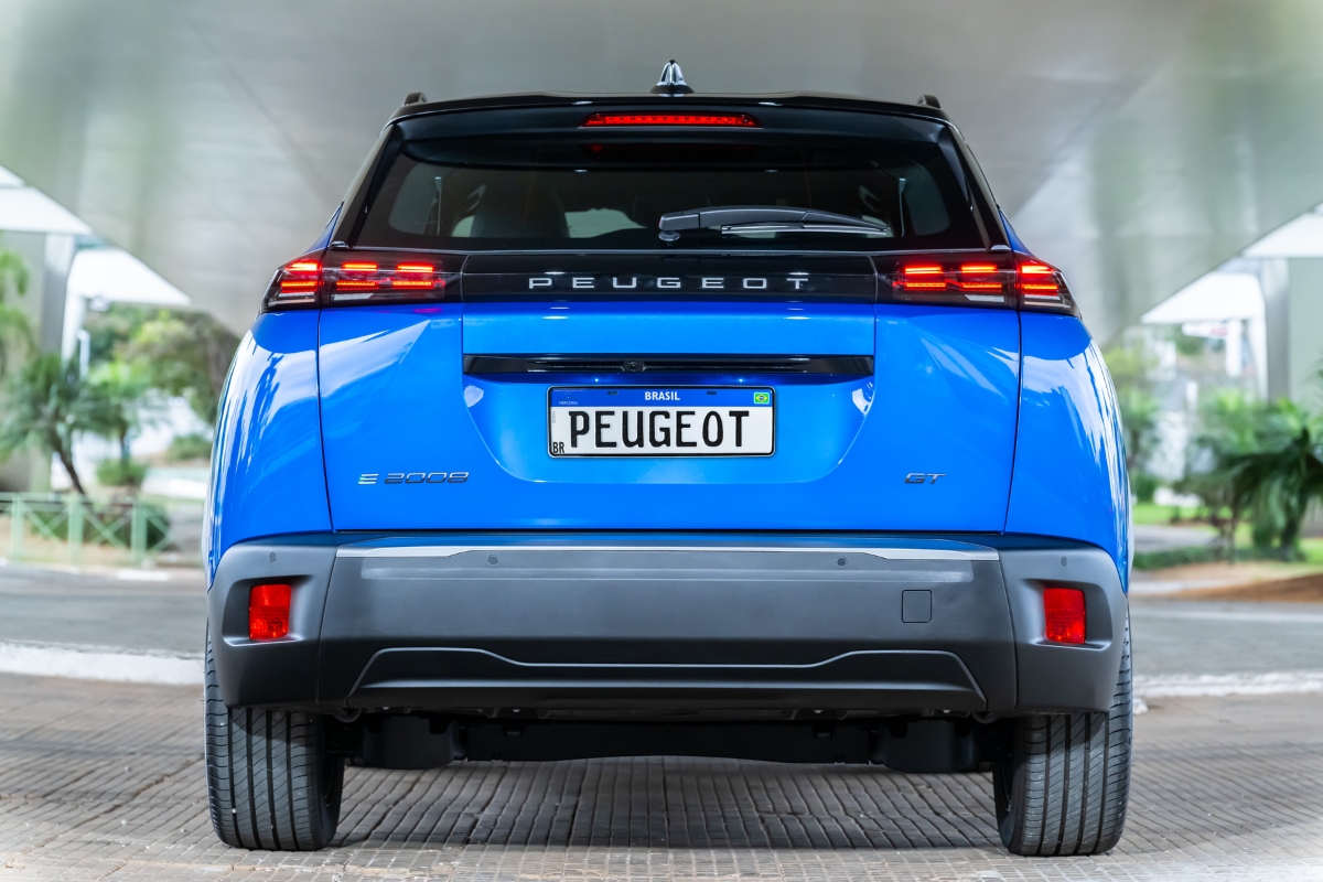 Novo SUV compacto da Peugeot tem 158 cv de potência e propulsão elétrica