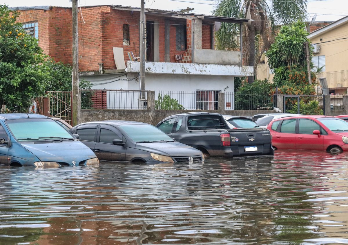 Como as enchentes danificam as peças da suspensão dos veículos? - Foto: Reprodução