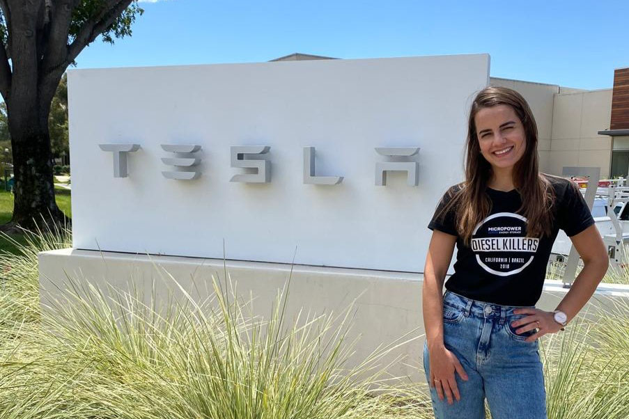 Conheça a 1º mulher brasileira a ser certificada pela Tesla