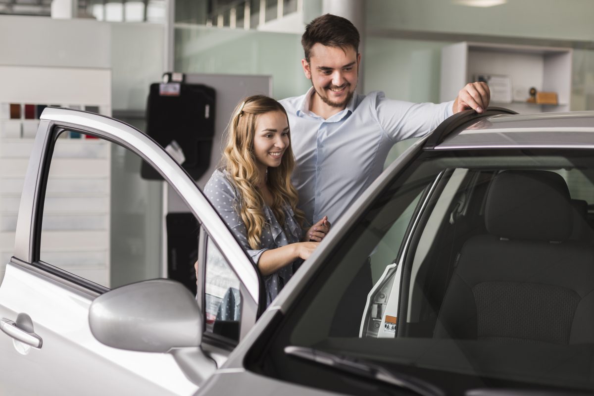 Veja como descobrir se o carro usado que deseja comprar possui débito veicular