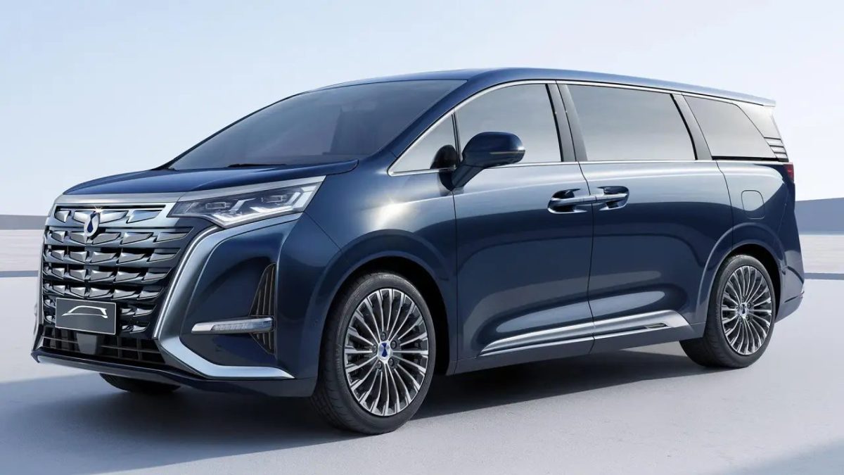 BYD tem minivan de luxo que compete com a Kia Carnival: qual é a melhor?