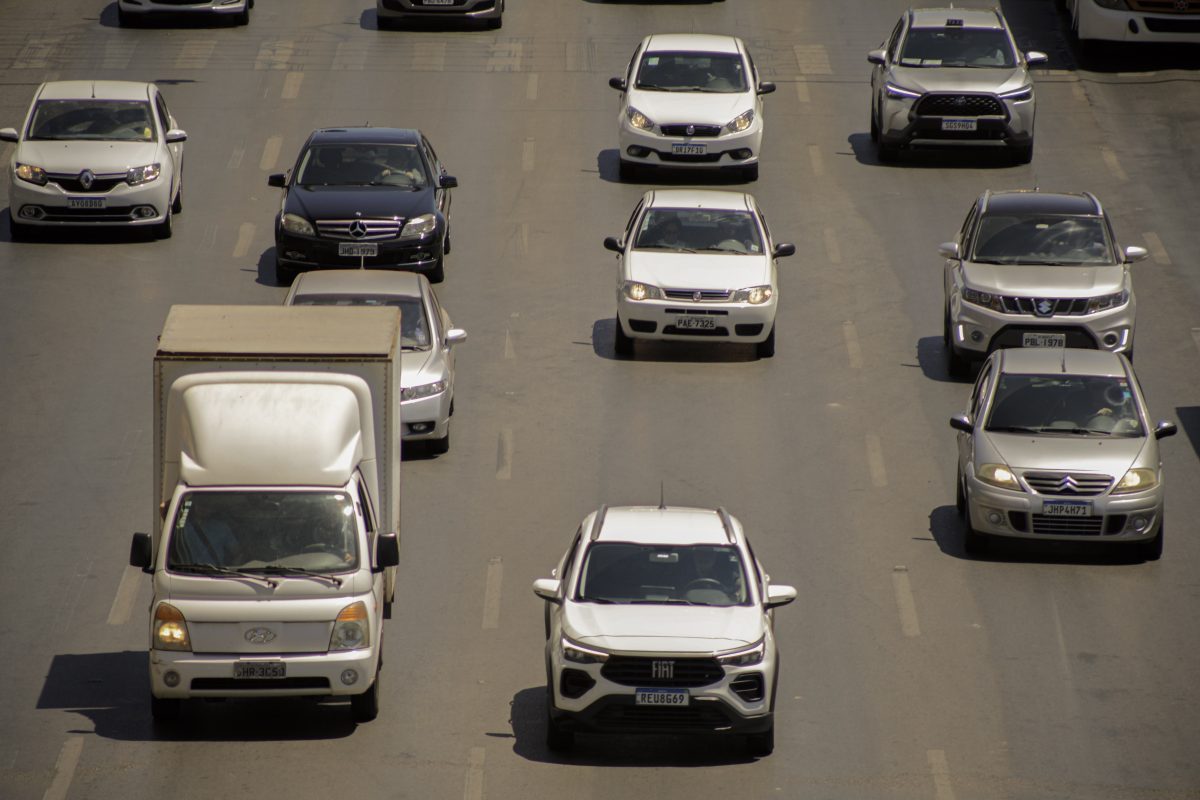 Veja como descobrir se o carro usado que deseja comprar possui débito veicular