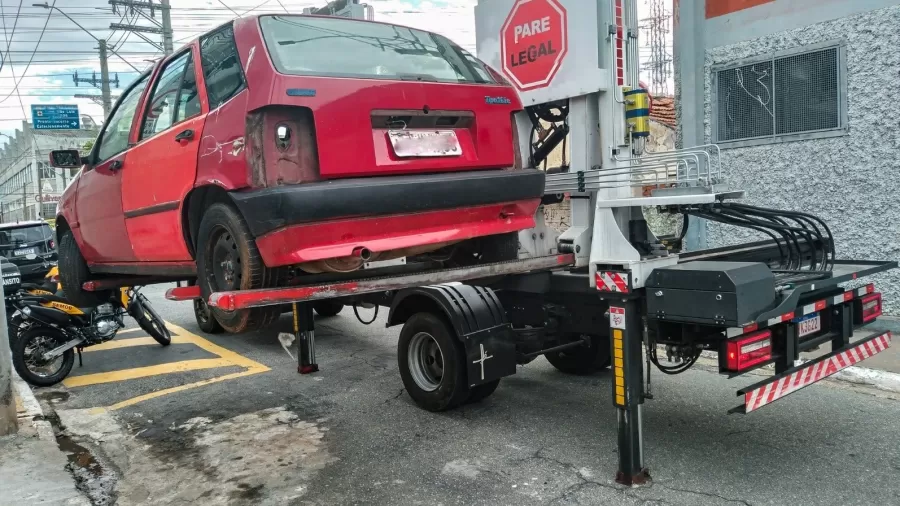 Apenas 1 minuto: esse é o tempo necessário para novo guincho levar seu carro embora