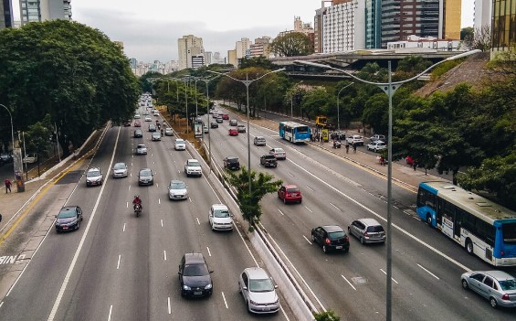 Prazo final para licenciamento de automóveis com placa final 3 e 4 termina em agosto - Foto: Detran/SP