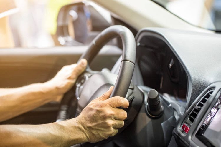 Veja os fatores que fazem o carro puxar para um dos lados