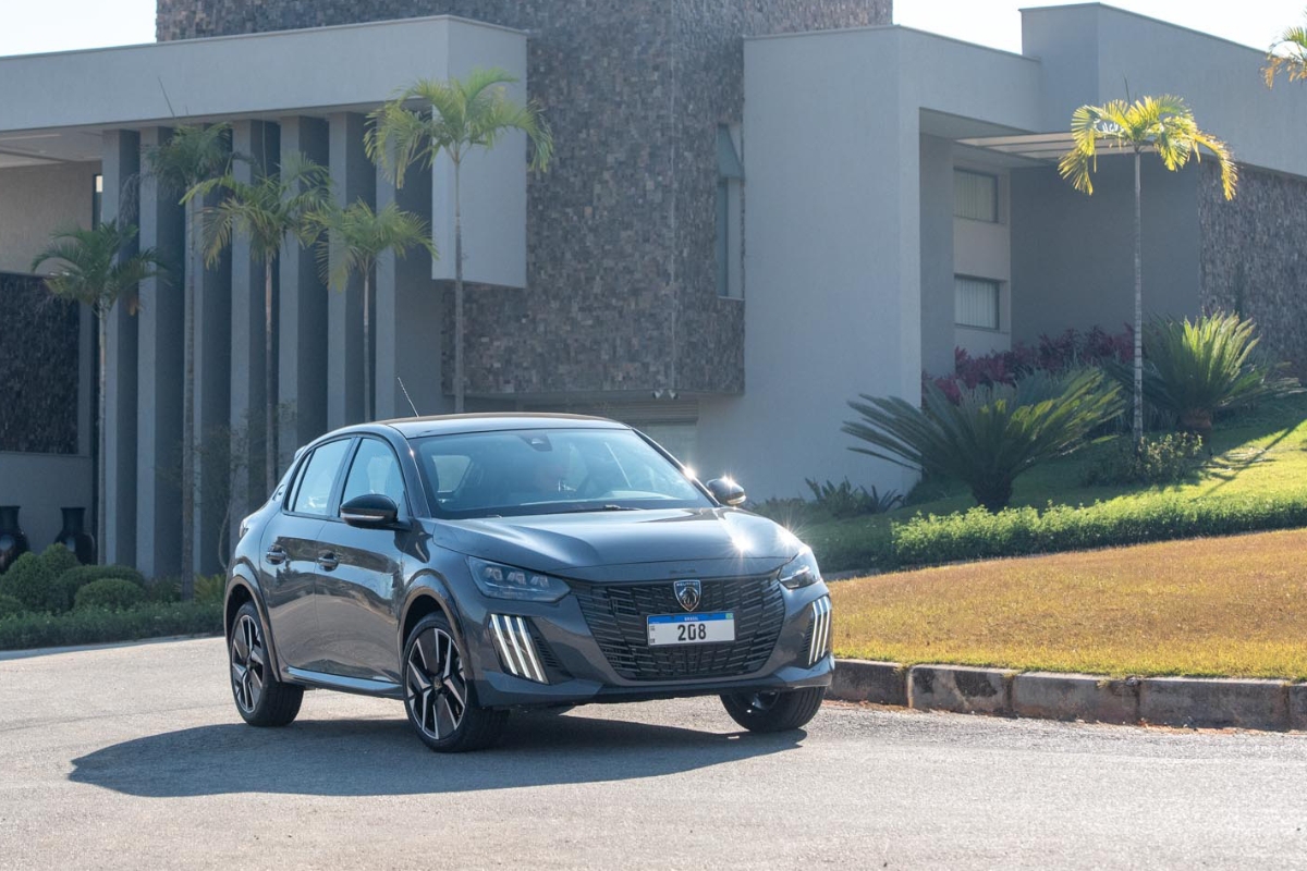 Peugeot 208 2025 tem preços divulgados e se torna um dos carros mais baratos do Brasil