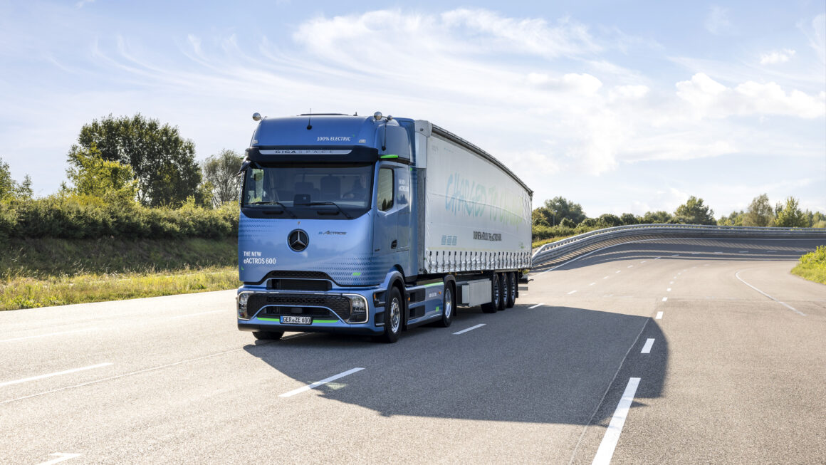 Caminhão elétrico da MErcedez Bens oferece autonomia de mais de 500 km - Foto: Divulgação