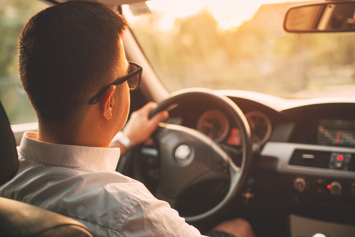 Retorno do horário de verão pode estar relacionado ao aumento de acidentes de carro, aponta estudo