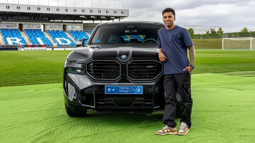 Rodrygo optou por um BMW XM - Foto: Divulgação