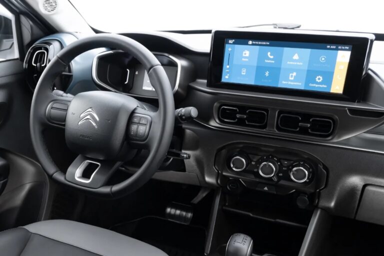 Interior do Citroën C3 Live