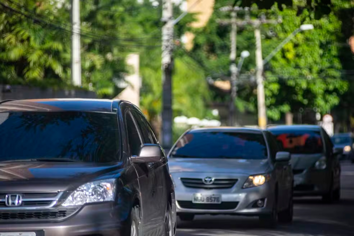 Quando devo licenciar meu carro?