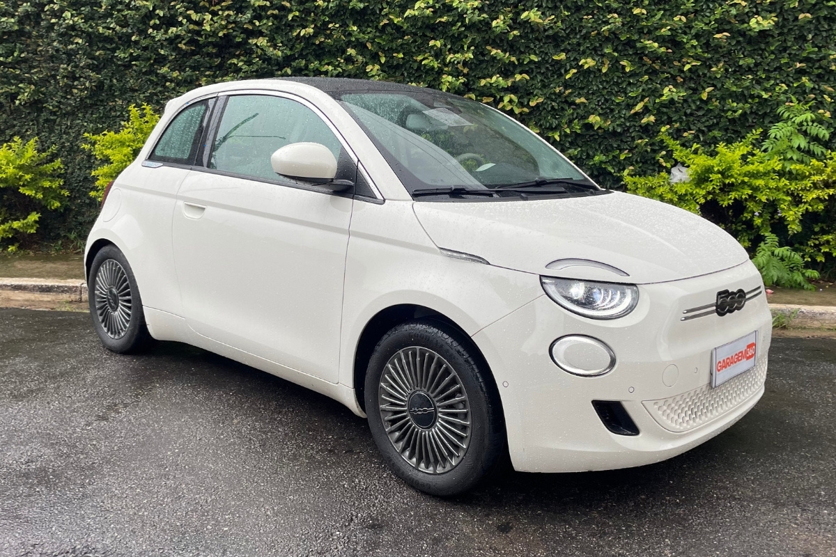 Fiat 500e é um dos carros elétricos da montadora italiana - Foto: Nicole Santana - Garagem360