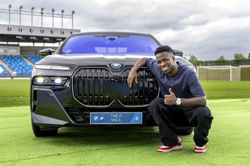 Jogadores do Real Madrid ganham carrões da BMW; veja o modelo que cada um escolheu