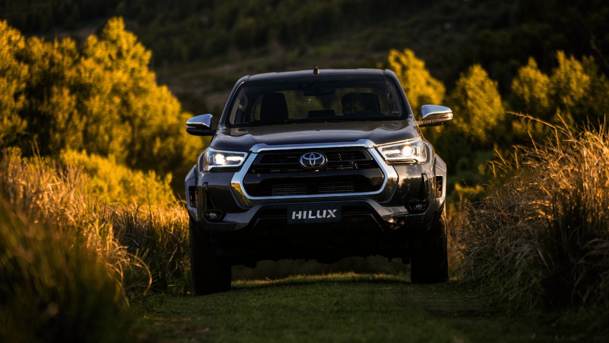 Ficha técnica da Toyota Hilux SRX Plus 2025