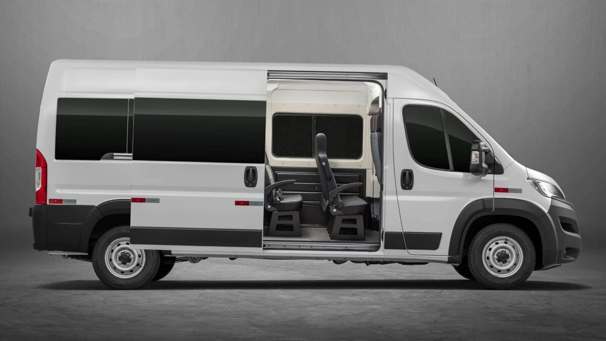 Ficha técnica do Miniônibus Executivo Fiat Ducato 2025