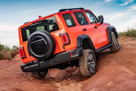 Tank 300 “anabolizado”: GWM lança nova versão de 421 cv que carrega a bateria em 16 minutos