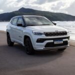 Jeep Compass Sport 2017 vale R$ 76.829 em outubro, R$ 5.199 menos que Hyundai ix35 GL e R$ 12.029 abaixo do Kia Sportage LX entre SUVs médios automáticos usados