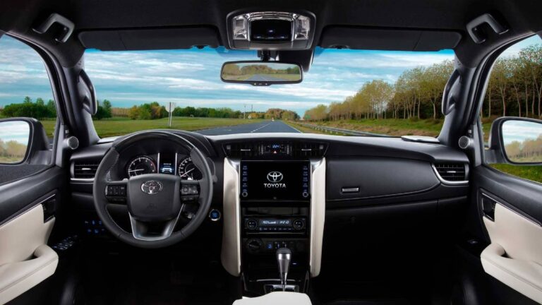 Interior da Toyota SW4
