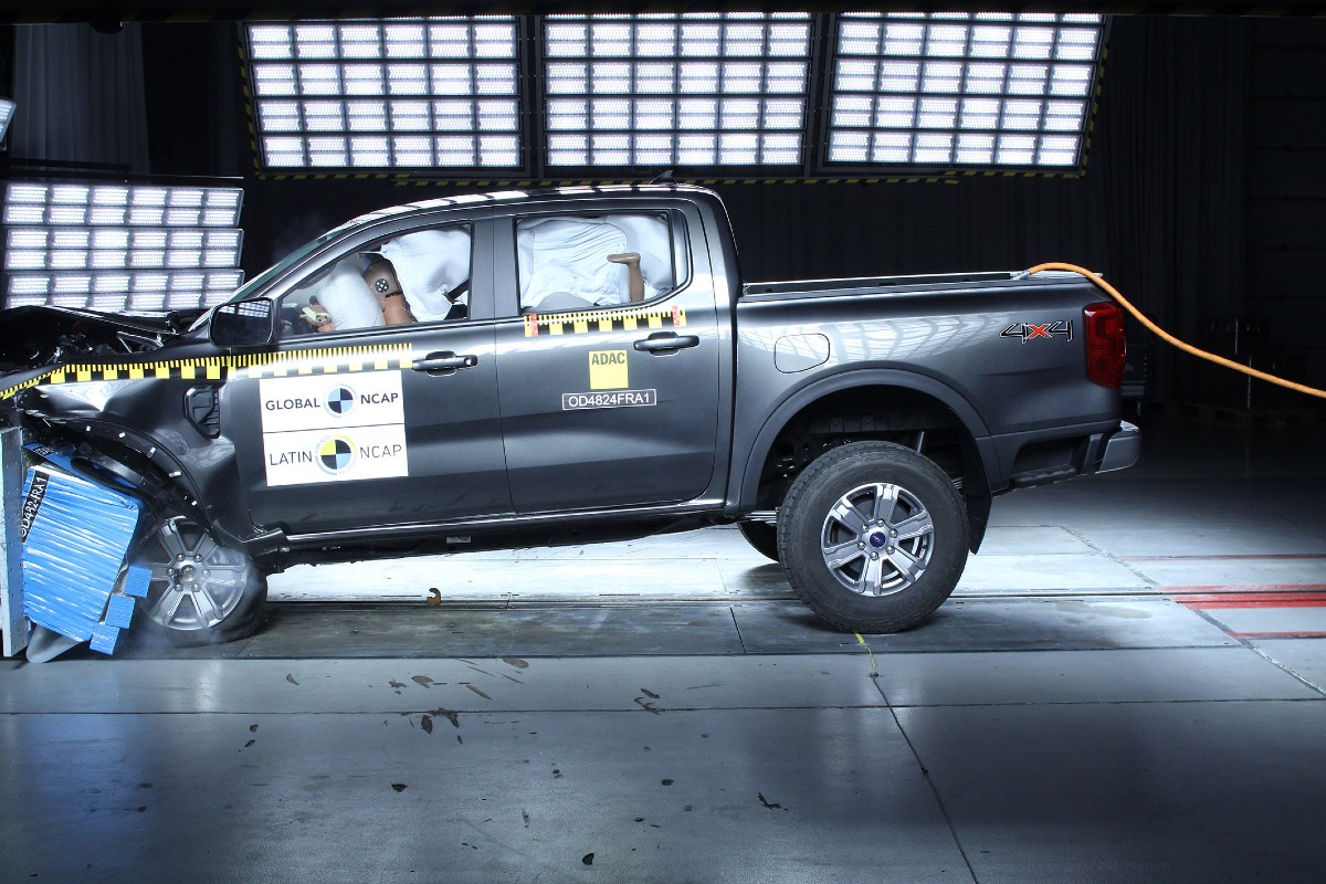 Ford Ranger mostra que recebeu nota 5 em segurança pelo Latin NCAP