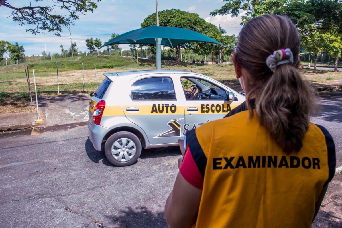 Nova Lei quer destinar dinheiro de multas para custear CNH para pessoas de baixa renda