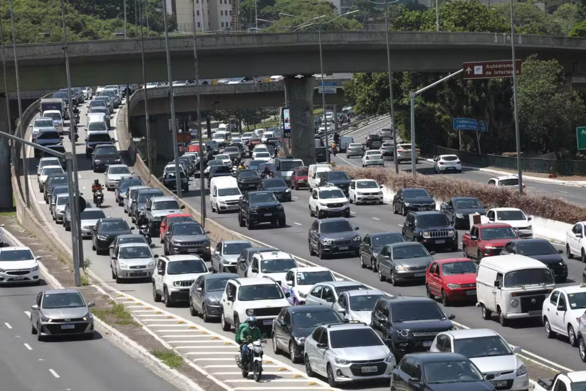 Mais de 4,1 milhões de carros devem passar pelas rodovias de SP na semana do Natal