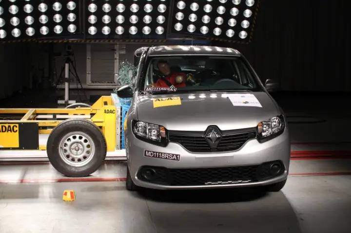 Renault Logan - Foto: Latin NCAP