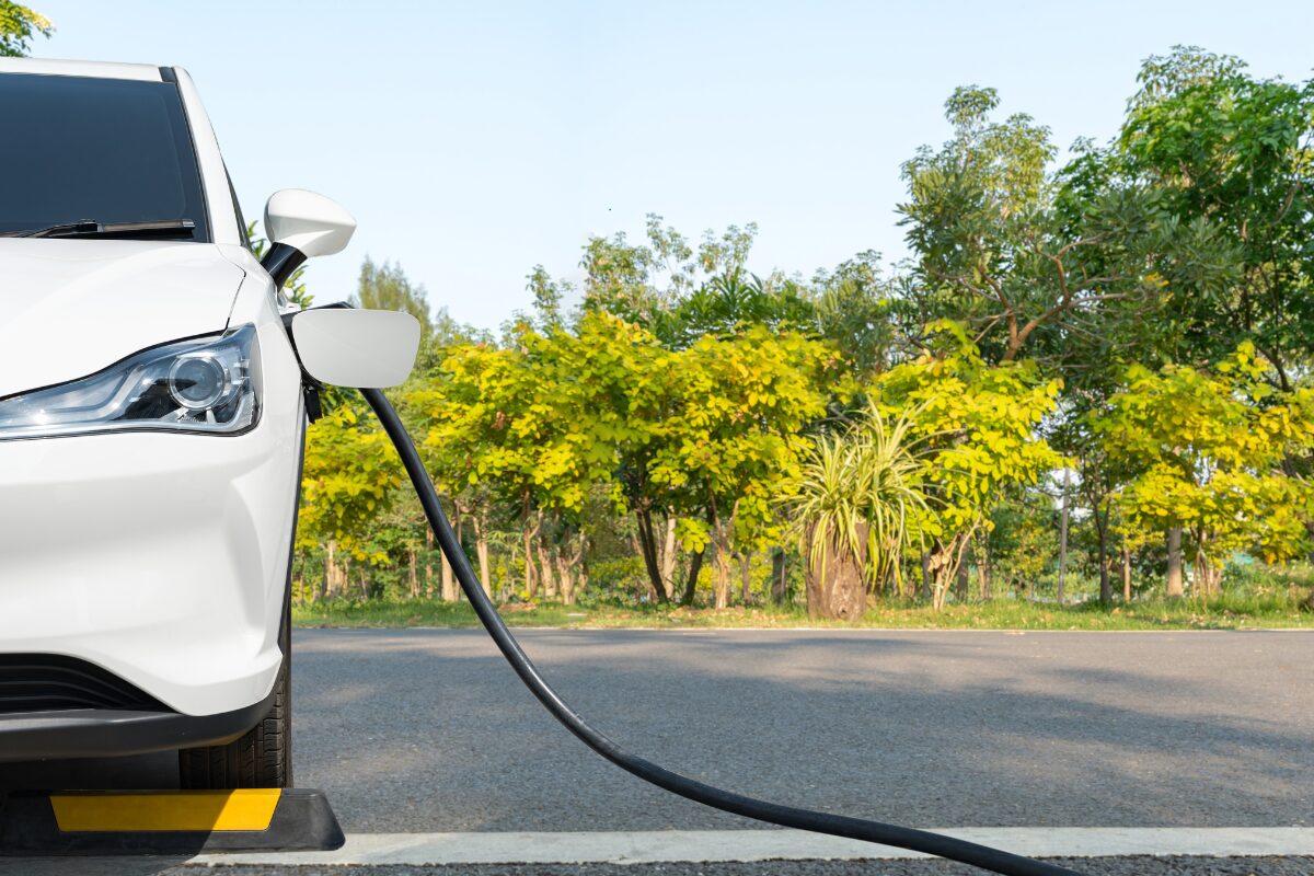 Estudos revelam como as ondas de calor influenciam na performance dos carros elétricos