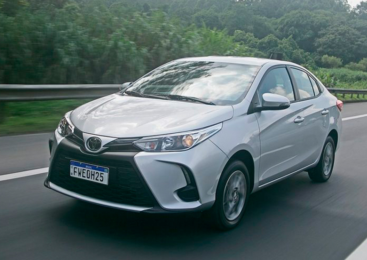 Toyota Yaris sedan e hatch saem de linha - Foto: Divulgação