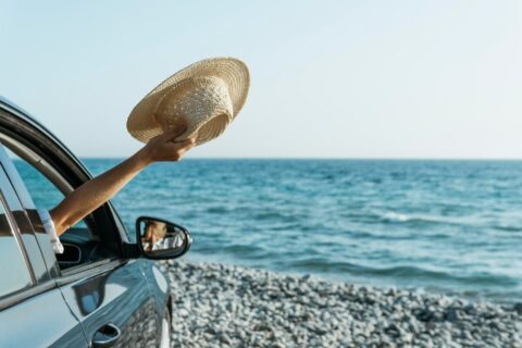 Vai viajar para praia? Saiba como evitar danos da maresia no seu carro