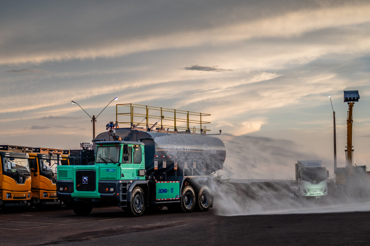 XCMG lança primeiro caminhão pipa 100% elétrico do Brasil - Foto: Divulgação