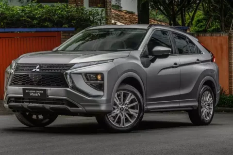 Eclipse Cross Rush escorrega para a R$ 159.990, corta R$ 17 mil e dá susto no Corolla Cross XRE