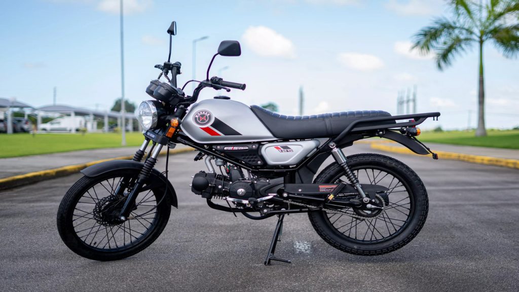 Moto popular esquecida por muitos custa menos de R$ 9 mil e faz quase 40 km/l