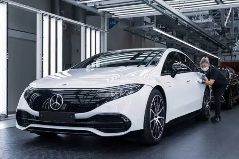 Mercedes entra na onda e adota volante com manche criticado por muitos
