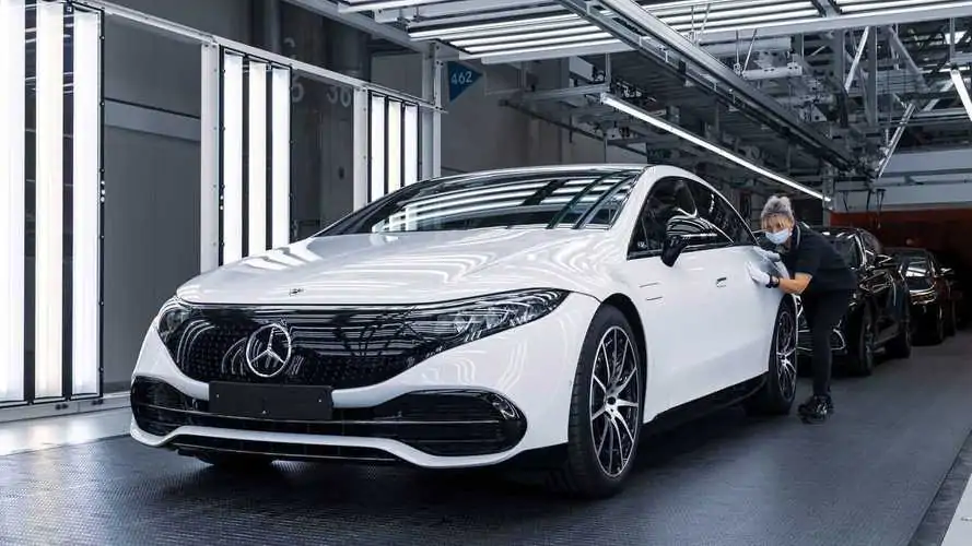 Mercedes entra na onda e adota volante com manche criticado por muitos