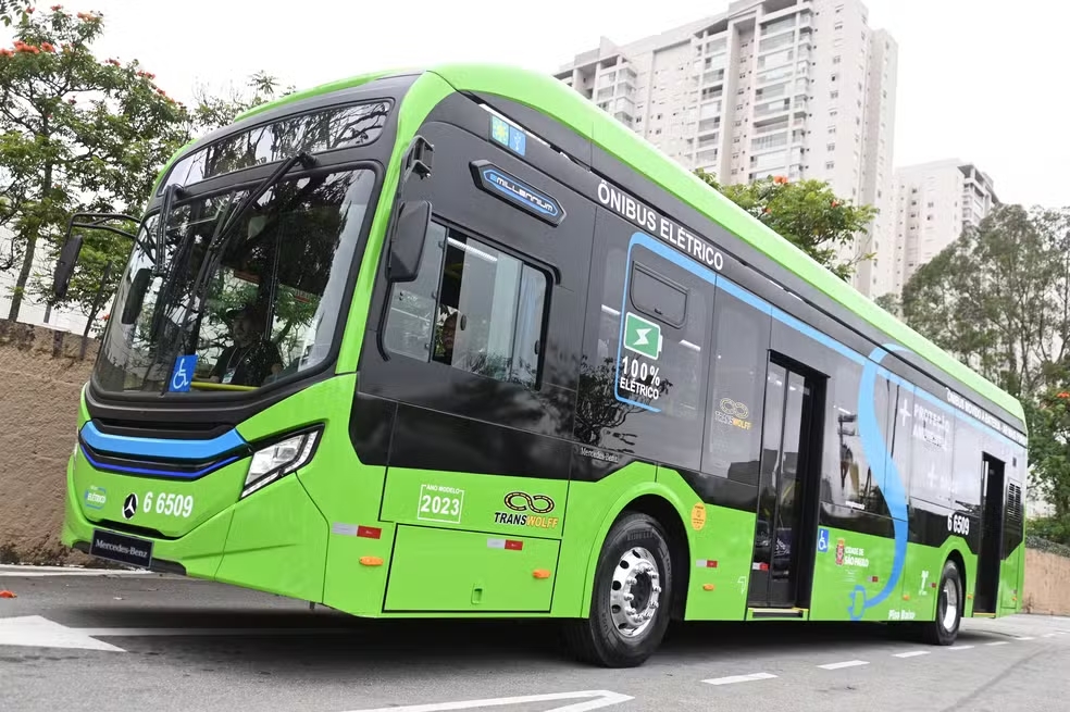 Mercedes-Benz vende quase 200 ônibus elétricos para a prefeitura de São Paulo e recebe “calote” de R$ 300 milhões