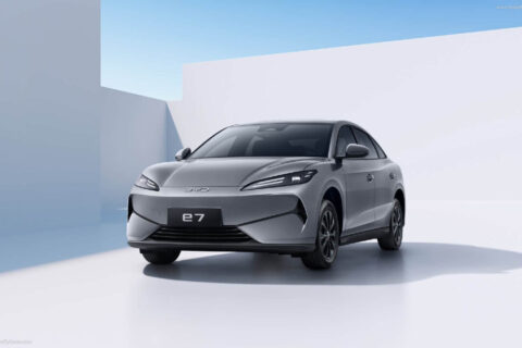 BYD e7: vale a pena comprar o sedã chinês para motoristas de app com preço de Kwid?