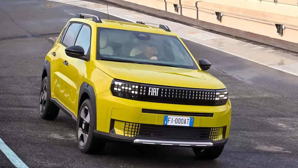 Fiat Grande panda agora com motor a combustão e câmbio manual na Europa - Foto: Divulgação