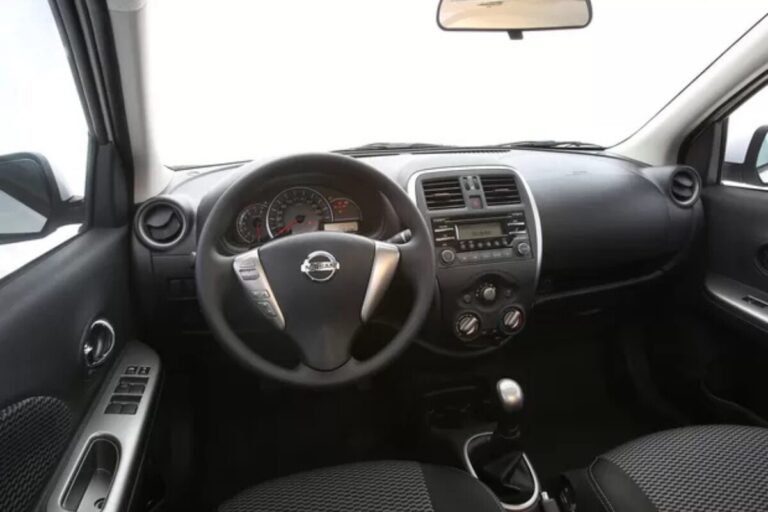 Nissan March é um carro popular.