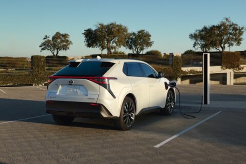 Carros elétricos da Toyota passam por nova atualização