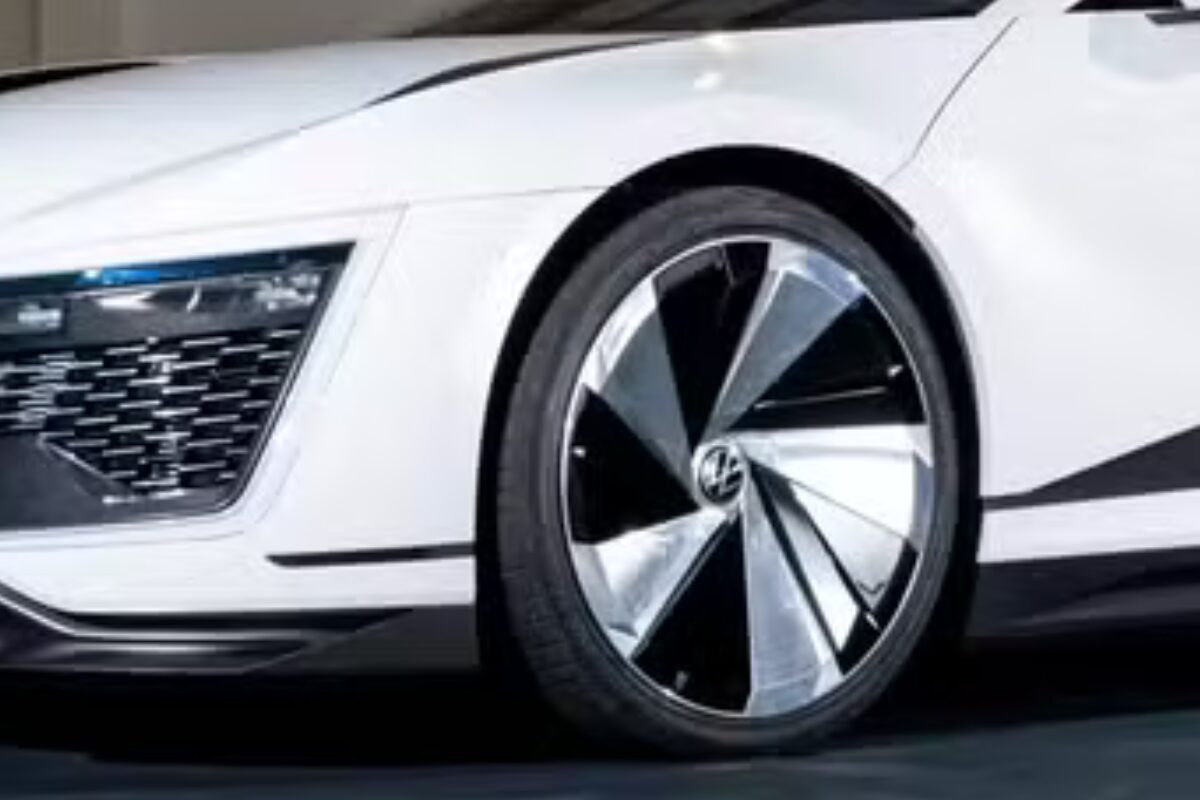 Novo Golf GTI será elétrico e ‘monstruoso’, afirma CEO da VW