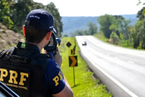 Qual a velocidade máxima na rodovia? Entenda a lei que alterou os limites no Brasil e evite multas